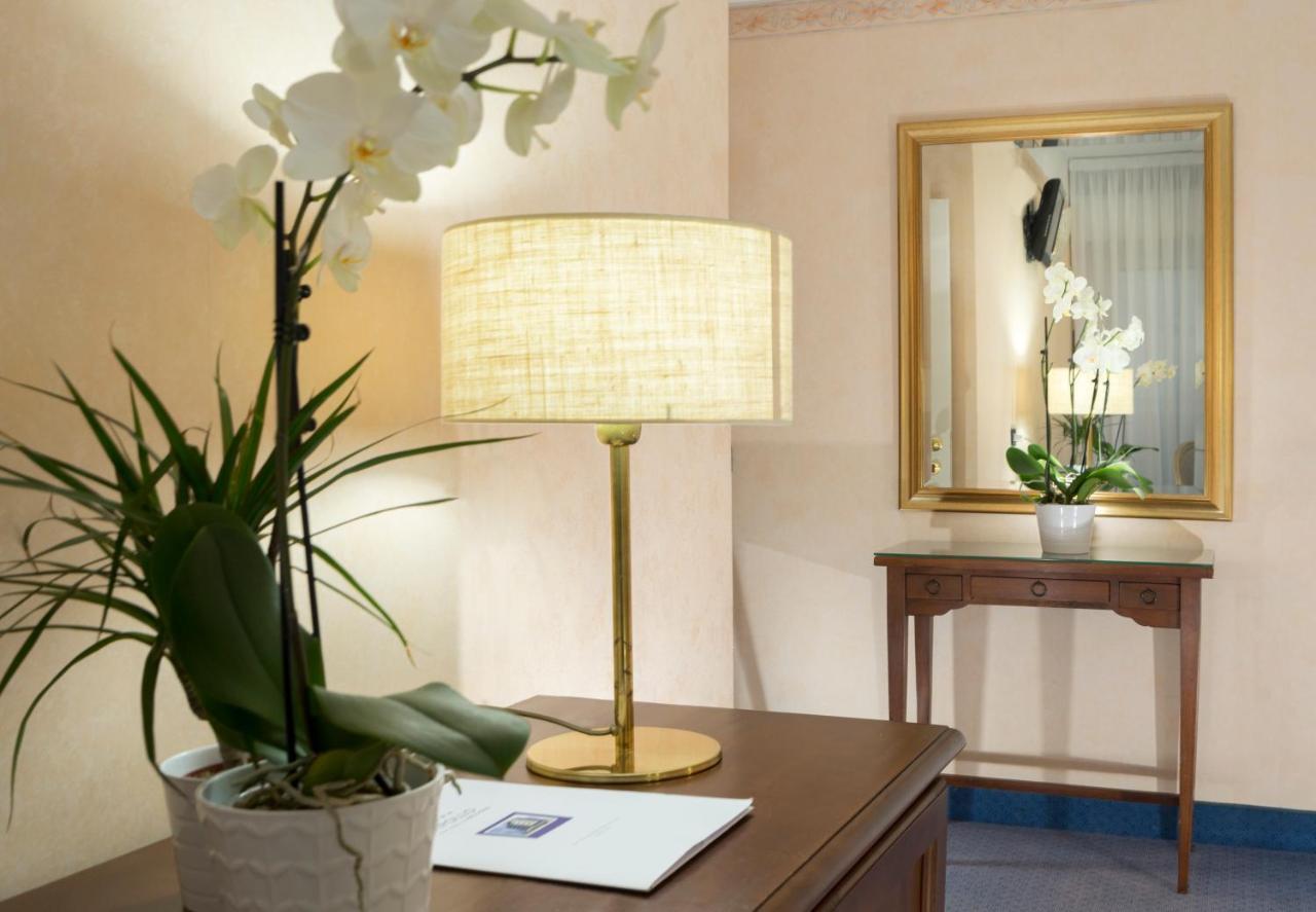 Hotel Apollo Riccione Eksteriør billede